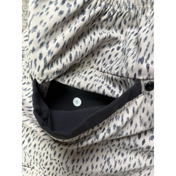 Lululemon Women's Size 6 Spring Break Away Shorts Drawstring Cuffed Dottie Dash - Picture 6 of 8